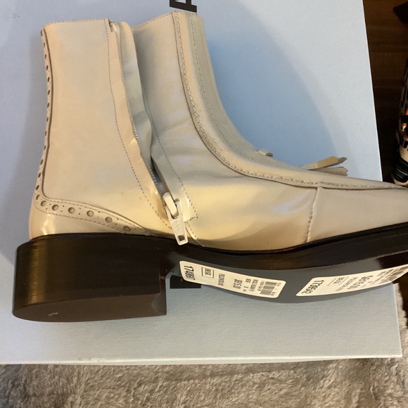 New In Box Nicole Saldana beige patent leather size 36 boots - Picture 4 of 9